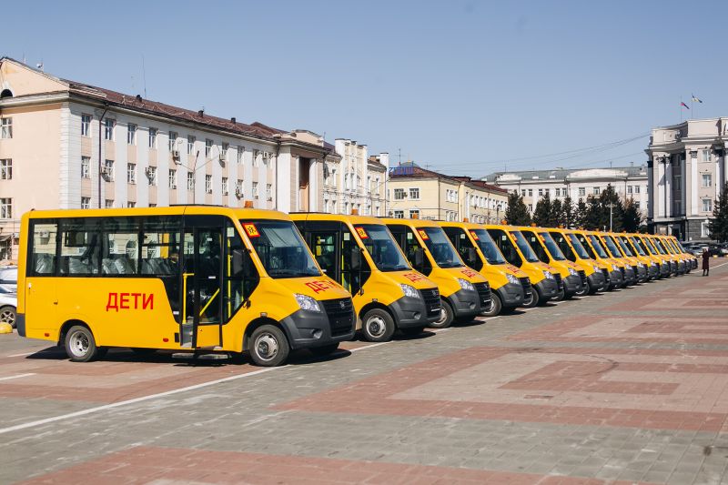 Школы Бурятии получили 16 новых автобусов