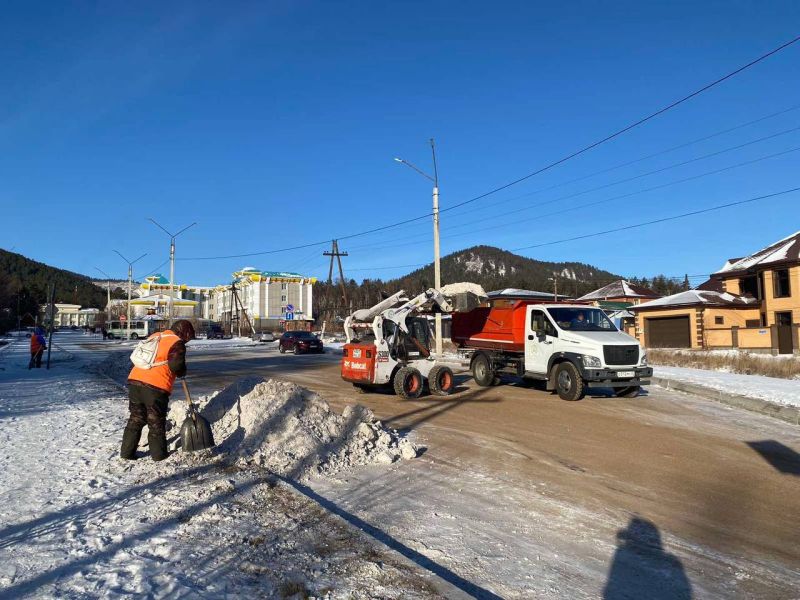 За сутки с улиц Улан-Удэ вывезли 28 «КамАЗов» снега 