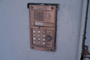 Улан-удэнец лишился 790 тысяч рублей после звонка о «замене» домофона