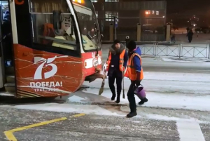 В Улан-Удэ снег парализовал движение трамваев