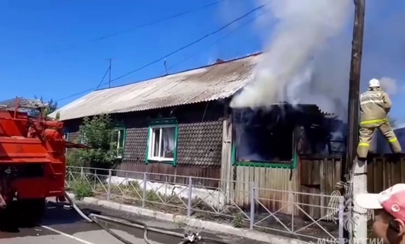 В Прибайкальском районе Бурятии потушен двухквартирный жилой дом