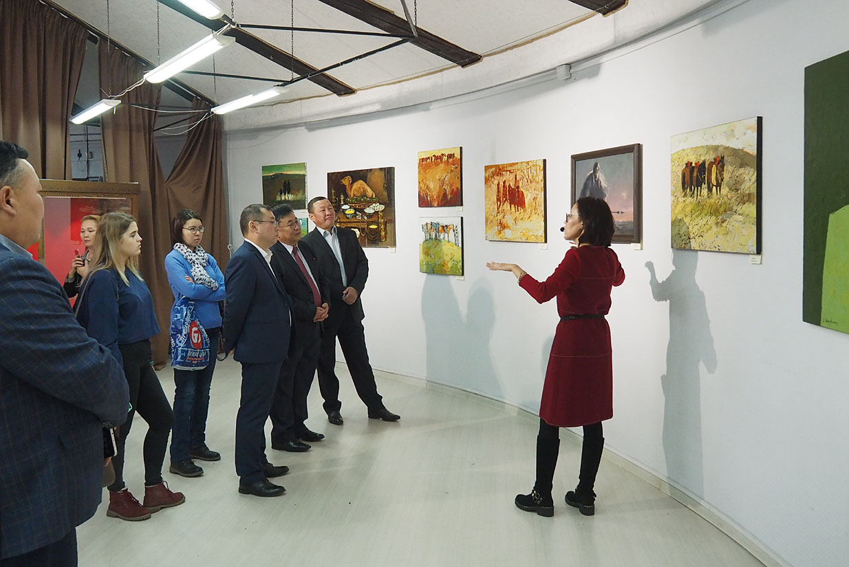 В Улан-Удэ открылась выставка «Art Монголия»