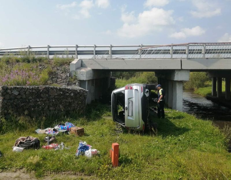 В Бурятии водитель из Забайкалья отвлекся на навигатор и свалился с моста В Бурятии водитель из Забайкалья отвлекся на навигатор и свалился с моста