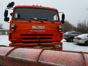 В Улан-Удэ коммунальщики подсыпают улицы и тротуары 