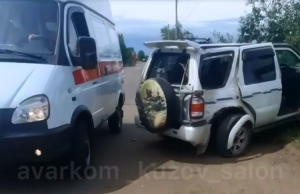 В Улан-Удэ «Ниссан» после столкновения с грузовиком врезался в столб