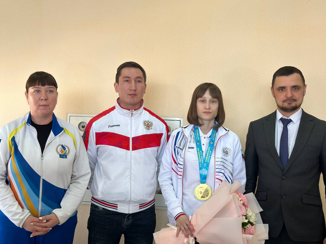 В Улан-Удэ чествовали спортсменку и чемпионку Кубка Азии по тхэквандо Ангелину Пищалкину В Улан-Удэ чествовали спортсменку и чемпионку Кубка Азии по тхэквандо Ангелину Пищалкину