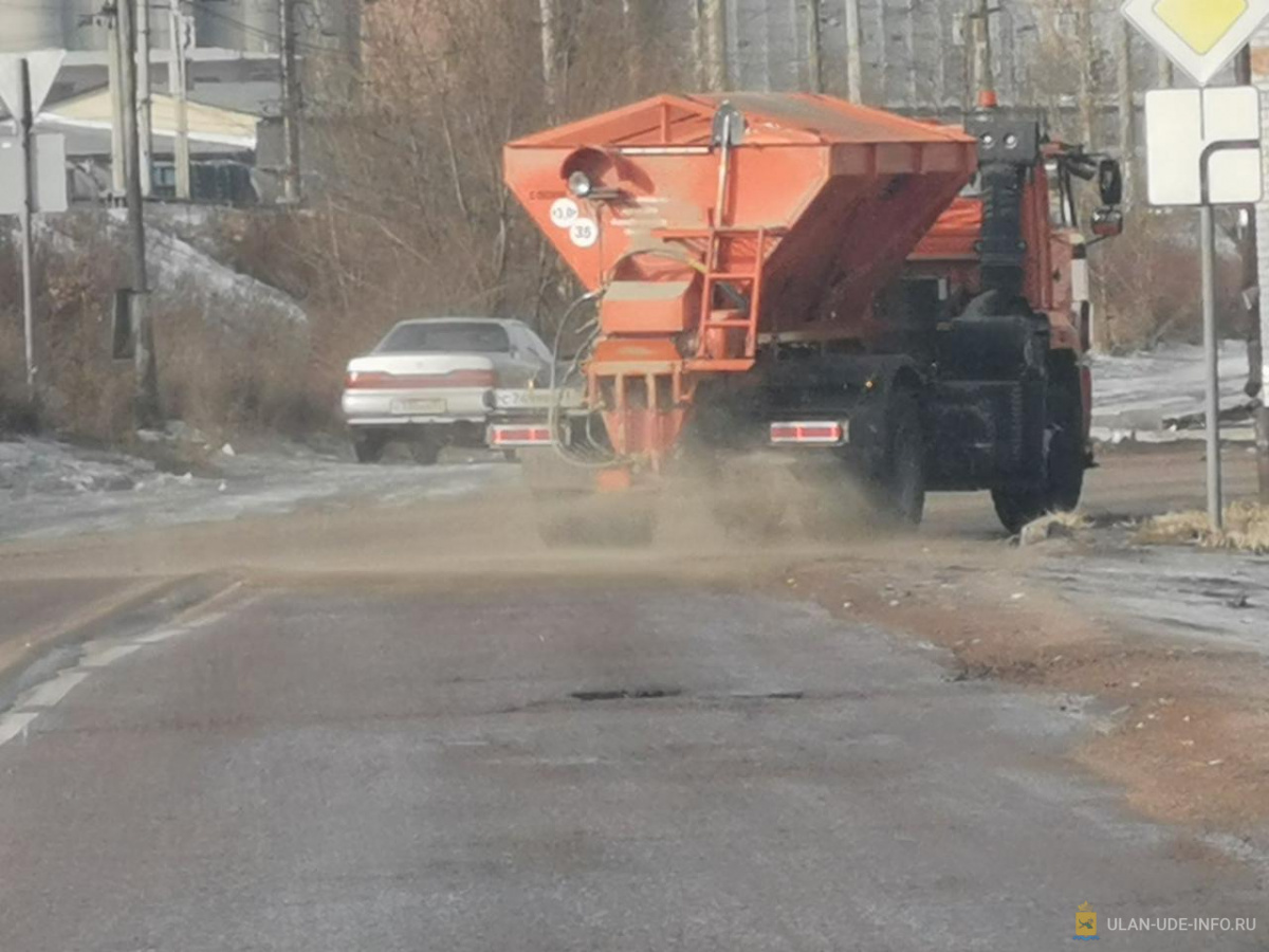 В Улан-Удэ вечером техника выйдет на повторную подсыпку городских улиц