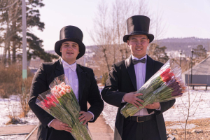В Улан-Удэ случайным горожанкам подарили более 1000 тюльпанов