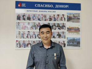 В Улан-Удэ наградили донора, спасшего жизнь ребенка из Кирова