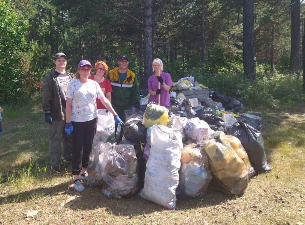 В Бурятии на берегу Байкала лесники собрали 2 тонны мусора