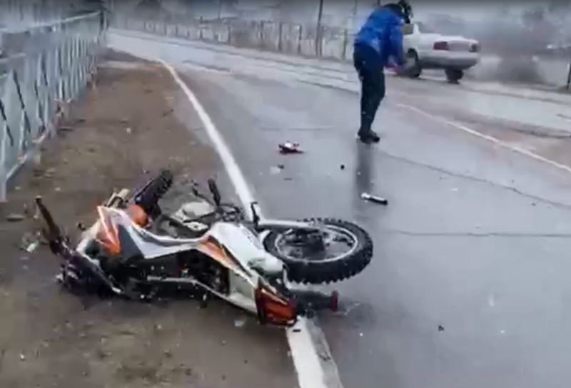 Мотоциклист попал в больницу после столкновения с автомобилем в пригороде Улан-Удэ Мотоциклист попал в больницу после столкновения с автомобилем в пригороде Улан-Удэ