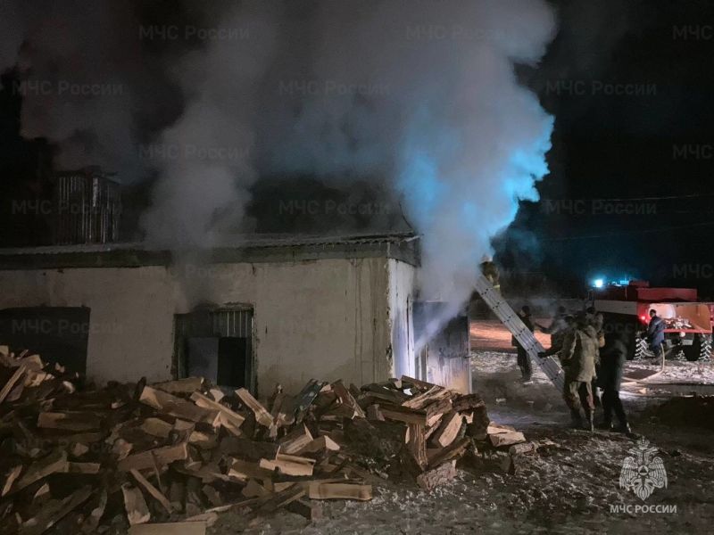 Горящий самолет. Авиакатастрофа в аэропорту шереметьево. Катастрофа суперджет 100 в шереметьево. Аэропорт горит сейчас. Благовещенск сгорел аэропорт.