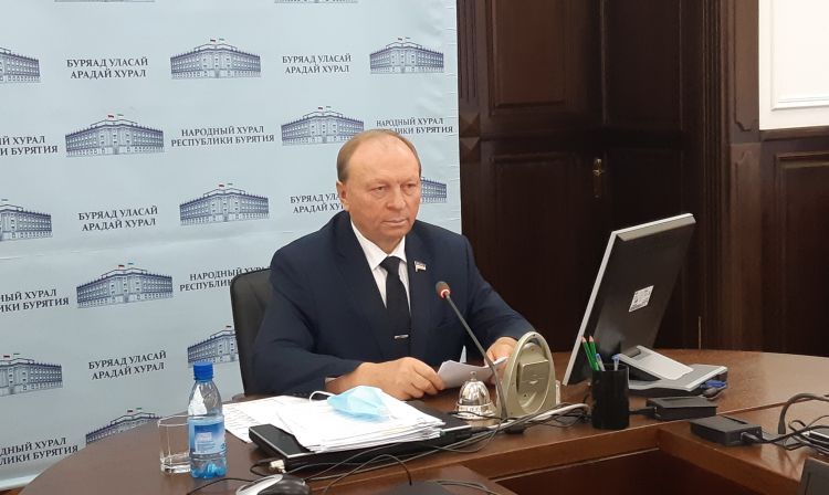 Спикер Хурала Бурятии поздравил полицейских с праздником Спикер Хурала Бурятии поздравил полицейских с праздником