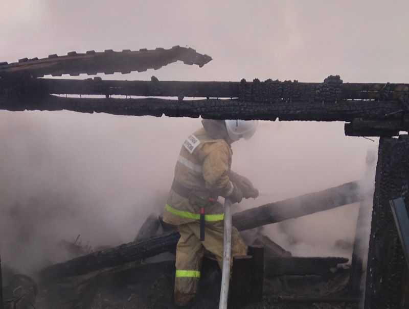 В Бурятии потушили крупный пожар на пилораме