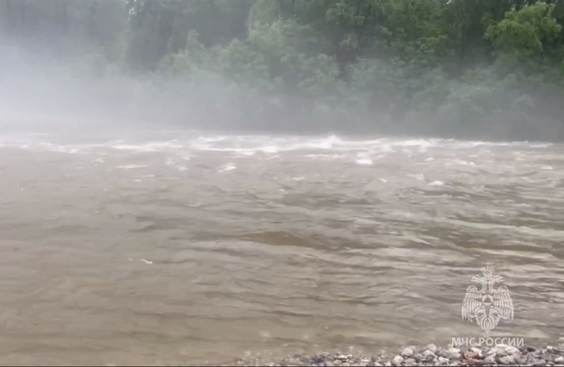 МЧС России продолжает поиски 5  туристов, пропавших во время сплава по реке в Бурятии  