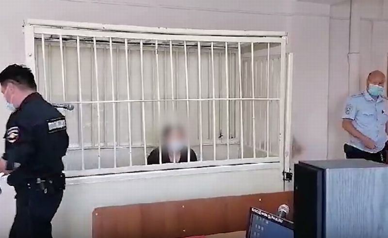 В Улан-Удэ женщина резала, поджигала и била кочергой приемных девочек В Улан-Удэ женщина резала, поджигала и била кочергой приемных девочек