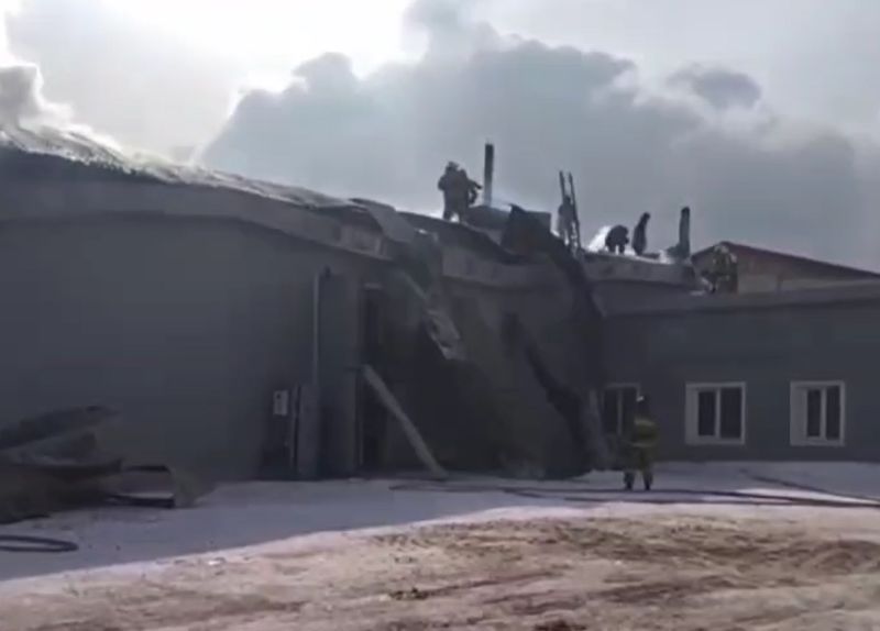 В Улан-Удэ потушили пожар на складе В Улан-Удэ потушили пожар на складе