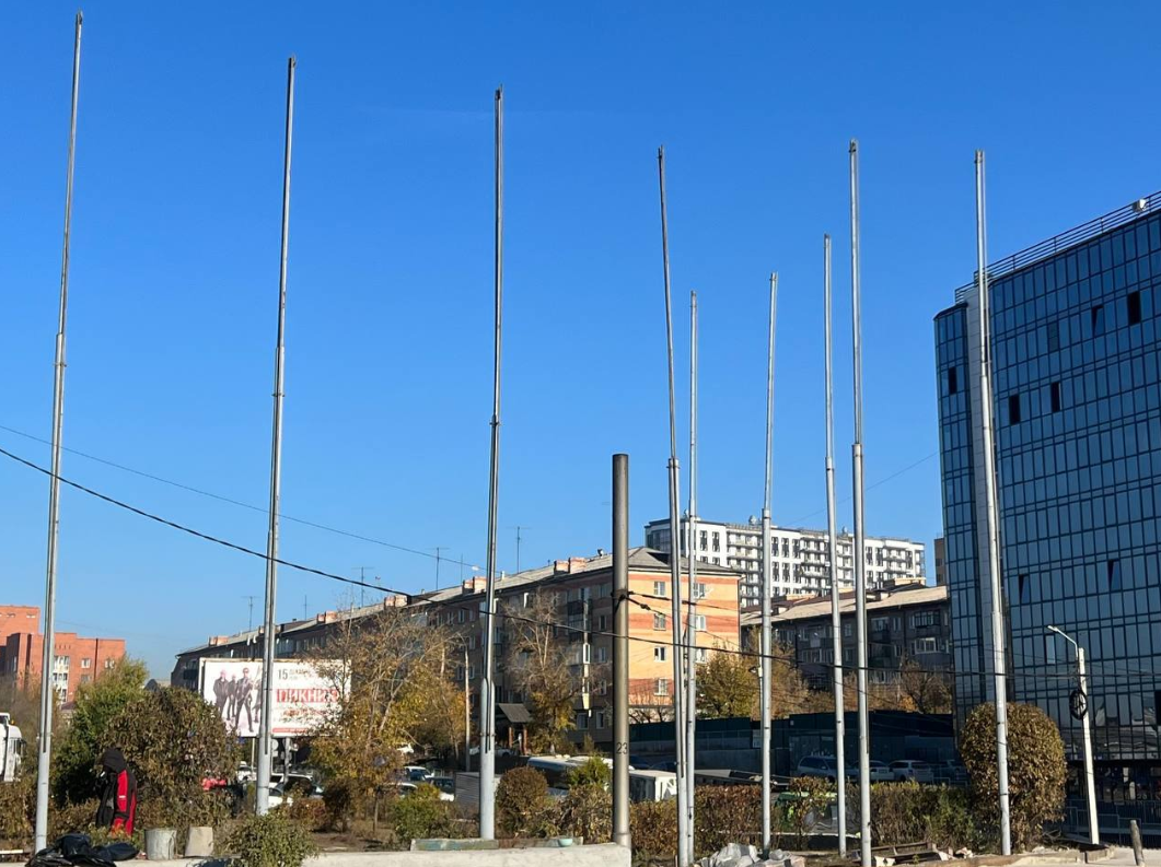 В Улан-Удэ сняли российские флаги В Улан-Удэ сняли российские флаги