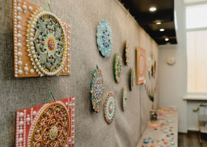 В Улан-Удэ открылась выставка необычного мастера