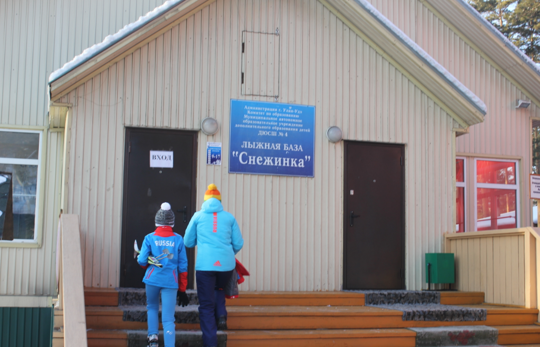 В Улан-Удэ маленьким спортсменам приходится ютиться в тесном помещении лыжной базы