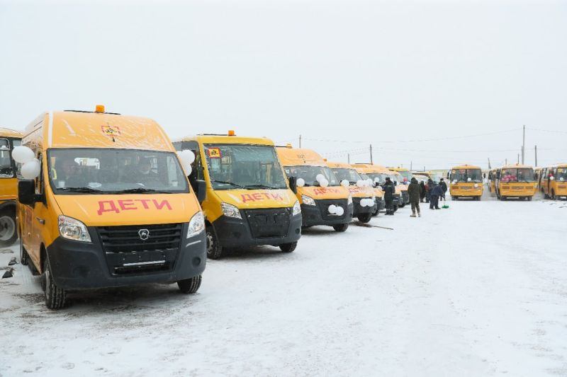 Автобусы бурятии. Школьные автобусы Улан Удэ. Бурятия новые школьные автобусы 2022 август. Школьный автобус 1 Улан Удэ. Новые школьные автобусы Бурятия 2021.