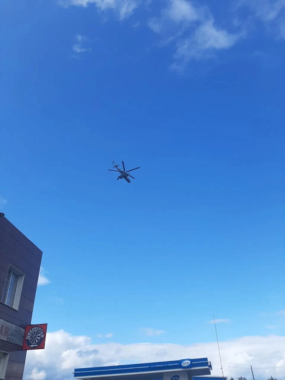 �������� � ����. Flying helicopter