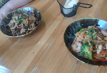 �������. ������� ������� � ����. �� ����� - ������� � �������. Client in a cafe