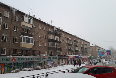 Улан-Удэ. Улица Гагарина - сосульки, снег, тротуар