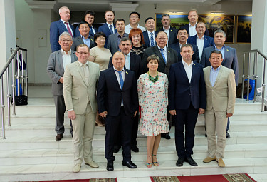 Улан-Удэ. Депутаты V созыва горсовета. Финальное фото на память