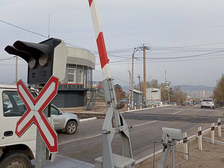 ������ ���������� �������� ������ �� ��������. ����-���. ������� ��������. 2025 ���. Ulan-Ude. Railway crossing