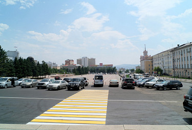 Улан-Удэ. Улица Сухэ-Батора с новым асфальтом, улица Ленина, площадь Советов и машины (июль 2020 года)