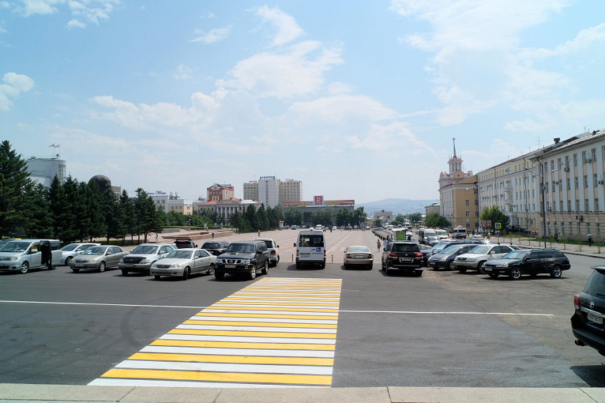 Улан-Удэ. Улица Сухэ-Батора с новым асфальтом, улица Ленина, площадь Советов и машины (июль 2020 года)