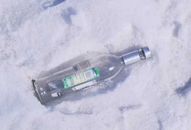 Акциз. Федеральная специальная марка на пустой бутылке из-под водки