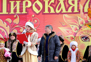 Улан-Удэ. Алексей Цыденов на праздновании Широкой Масленицы (10 марта 2019 года)