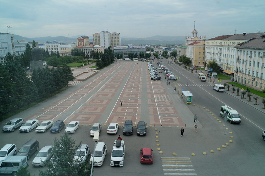 Улан-Удэ. Летний вид на площадь Советов в центре города (2021 год)