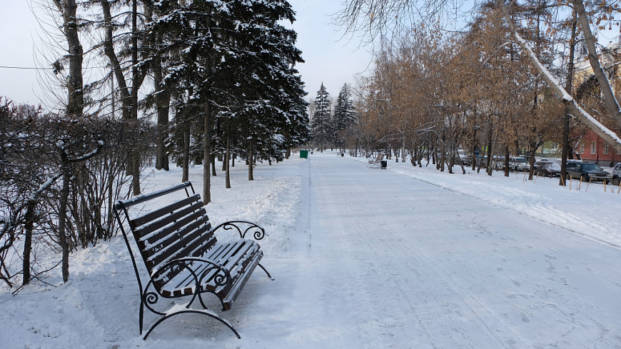 Иркутск. Пешеходная аллея вдоль Ангары на бульваре Гагарина