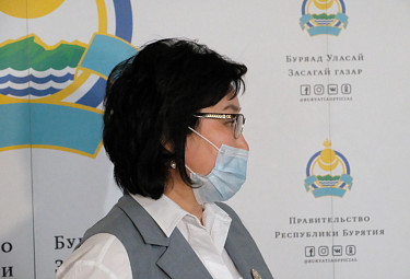 Евгения Юрьевна Лудупова в маске. Республика Бурятия
