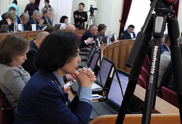 Прокурор Республики Бурятия Галина Ковалева на сессии Народного Хурала (9 июня 2022 год)