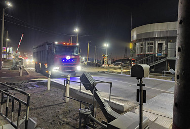 -.      "" . Railway crossing in Ulan-Ude