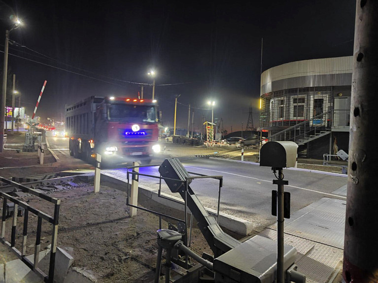 ����-���. ������� ����� �������� ������ � "�����" ���������. Railway crossing in Ulan-Ude