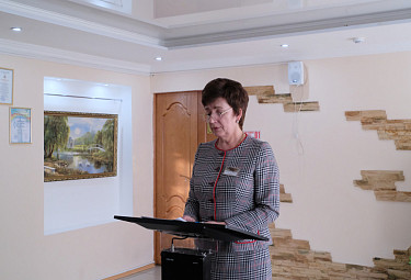 Ольга Богатых, директор центра соцобслуживания населения "Доверие", на заседании в стенах центра (2023 год)