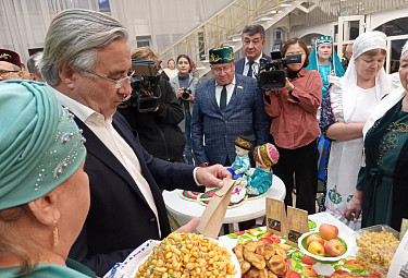 ������ ����������, ����������� �������-�������� ����������, � �������. ���������� � ������ ����� ������� (����-���, ��� "������"). ������� 2026 ����. Tatar culture in Buryatia