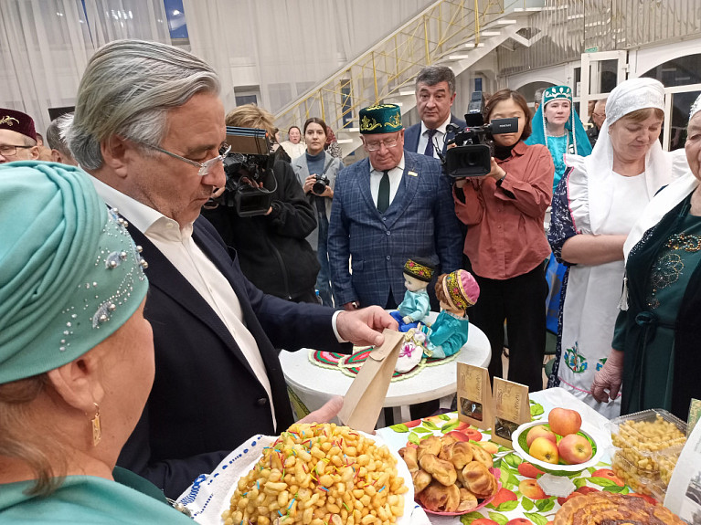 ������ ����������, ����������� �������-�������� ����������, � �������. ���������� � ������ ����� ������� (����-���, ��� "������"). ������� 2026 ����. Tatar culture in Buryatia