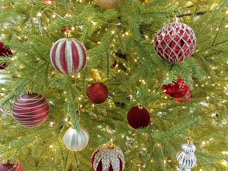 ���������� ���� � �������� ���������. New year tree