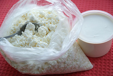 ����� � �������� � ����� �� ��������. Cottage cheese and cream