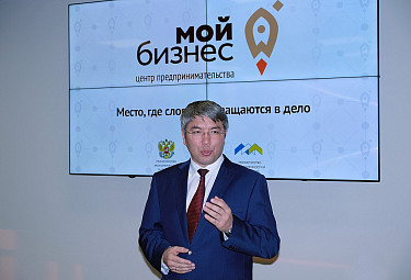 Алексей Цыденов в центре предпринимательства в Улан-Удэ