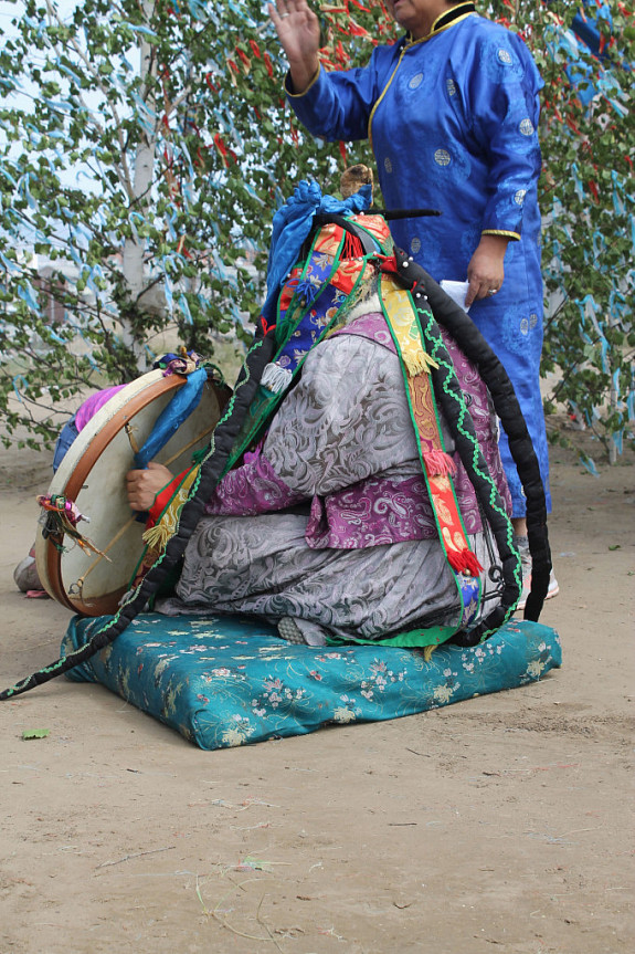 �������