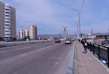 Улан-Удэ. Проспект Автомобилистов - дорога, пешеход, скульптуры, дома