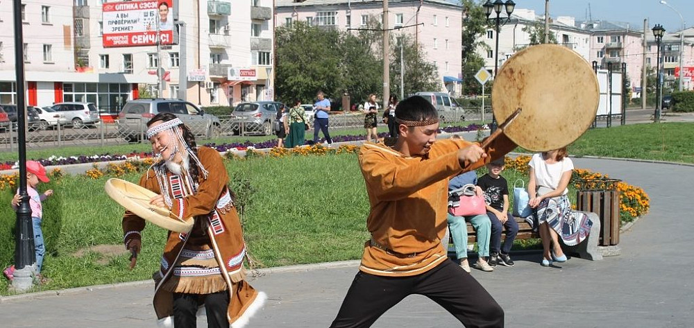 Как играть на бубне. Игра на бубне. Бубен Камчатка. Тамбурин игра. Мастер класс Бурятия.