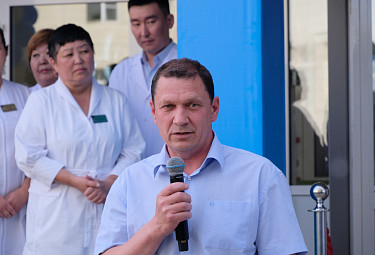 Мэр Улан-Удэ Игорь Шутенков выступает на открытии хирургического корпуса республиканского онкодиспансера 